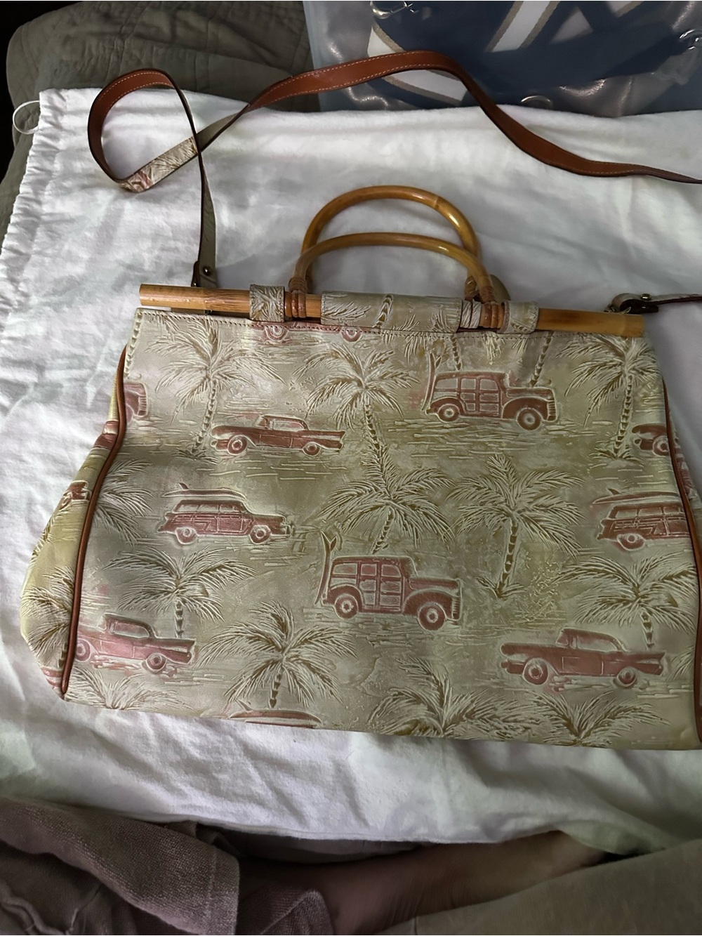 RARE  Brahmin leather purse!tote with beach surf vibes. Large capacity